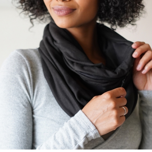 NEW Beyond Yoga Infinity Pocket Scarf - Picture 3 of 4